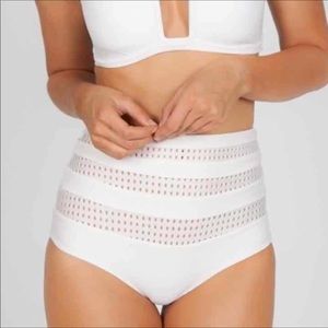 Acacia Madrid Bottom